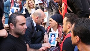 Bakan Soylu'dan Diyarbakırlı Annelere Ziyaret