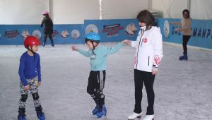 Gaziosmanpaşa`da Buz Pateni Keyfi