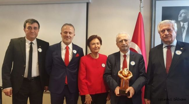 Türk Kalp Vakfı Özel Ödülü, YYÜ Özel Gaziosmanpaşa Hastanesi’ne Verildi..
