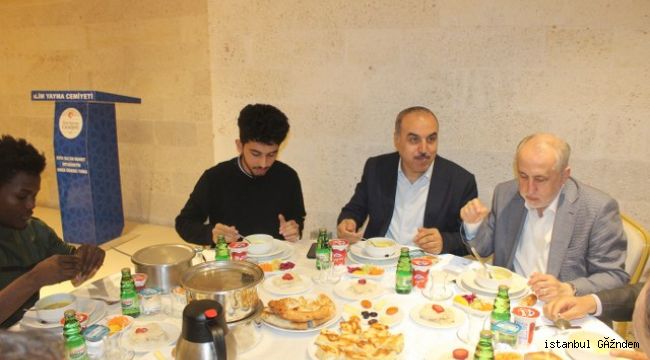 Bahadır Ailesi Dostlarını İftarda Ağırladı