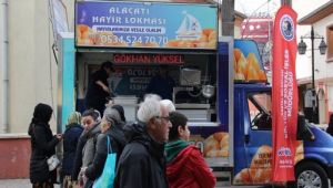 Kartal Belediyesi'nden Regaib Kandili'nde Vatandaşlara Lokma İkramı