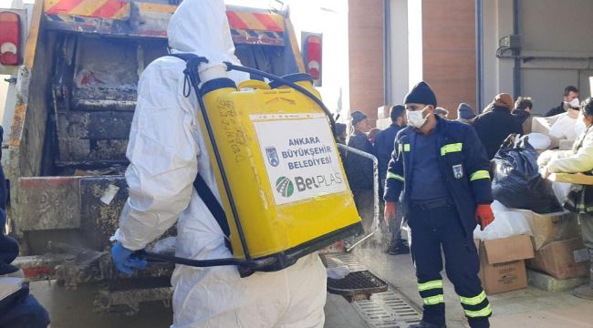 ANKARA BÜYÜKŞEHİR BELEDİYESİ İLAÇLAMA EKİPLERİ DEPREM BÖLGESİNDE ÇALIŞMALARA BAŞLADI