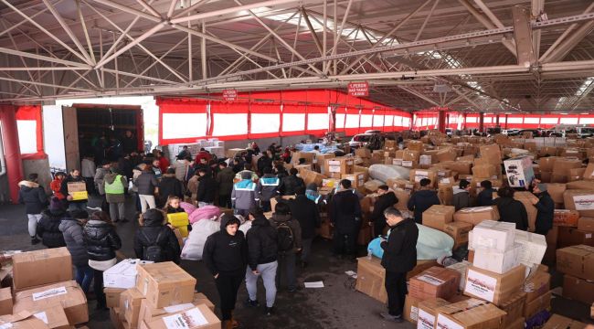 ATAŞEHİR’DEN 80 YARDIM TIR’I DEPREM BÖLGELERİNE GÖNDERİLDİ