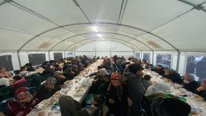 DEPREMZEDELERE HER AKŞAM BİN KİŞİLİK İFTAR VERİLİYOR