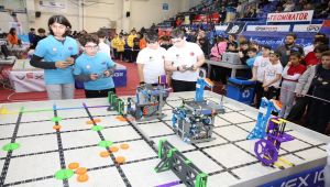 VEX IQ TURNUVASI’NDA KÜÇÜKÇEKMECELİ ÖĞRENCİLERE 2 BÜYÜK ÖDÜL