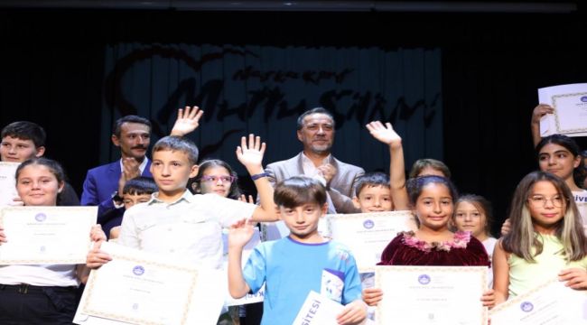 ÜCRETSİZ İNGİLİZCE KURSUNDA SERTİFİKA HEYECANI YAŞANDI