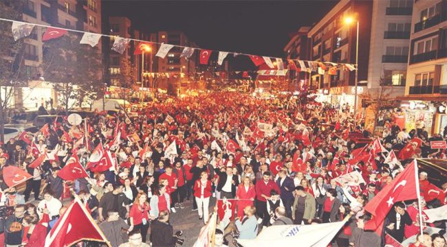 BEYLİKDÜZÜ’NDE BİNLERCE KİŞİ 100.YIL İÇİN YÜRÜDÜ
