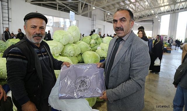 Erzincan Belediyesi tarafından Pazar Esnafına, Pazarcı Önlüğü Dağıtıldı...
