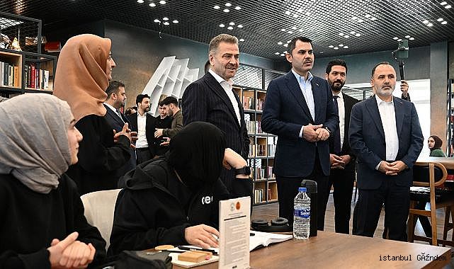 MURAT KURUM, FARİKA KİTAPLI KAHVE-2'DE GENÇLERLE BULUŞTU...