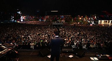 BEŞİKTAŞ 19 MAYIS GENÇLİK FESTİVALİ KONSERLERİ’NDE USTA İSİMLER SAHNE ALDI...
