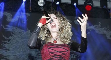 BEŞİKTAŞ GENÇLİK FESTİVALİ KONSERLERİ SENA ŞENER İLE DEVAM ETTİ...