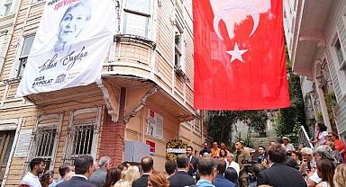 Beşiktaş’ta Türkan Saylan’ın adının verildiği sokağa resmi tabela asıldı...