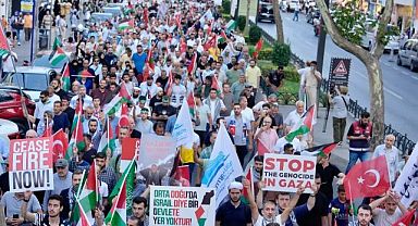 Fatih Camisi'nden Edirnekapı'ya Filistin'e destek yürüyüşü...