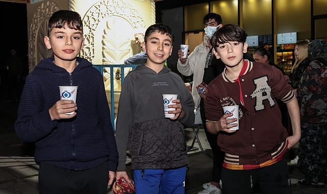 Sultangazi Belediyesi’nden Hastane Önünde Her Akşam Sıcak Çorba İkramı...