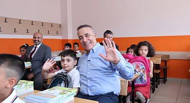 Sultangazi Belediyesi’nden 1. Sınıf Öğrencilerine Büyük Destek!.. 15 Bin Öğrenciye Çanta ve Kırtasiye Seti...