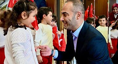 GAZİOSMANPAŞALI MİNİKLERİN GURURLANDIRAN BAYRAK SEVGİSİ...