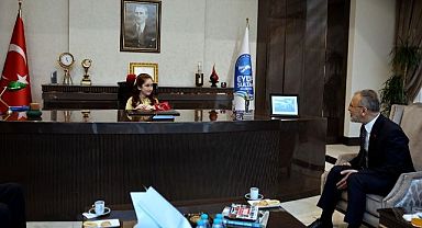 Başkan Özmen makam koltuğunu minik öğrencilere devretti...