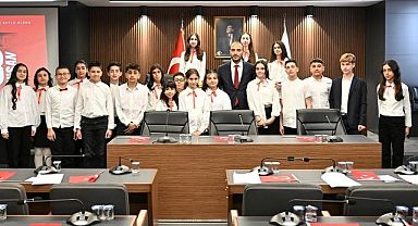 GAZİOSMANPAŞA’DA 23 NİSAN ÇOCUK MECLİSİ’NDEN DÜNYAYA BARIŞ MESAJI...