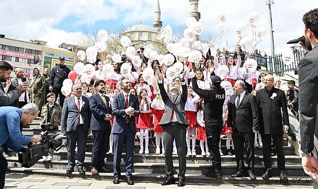 GAZİOSMANPAŞA’DA 23 NİSAN ÇOCUK MECLİSİ’NDEN DÜNYAYA BARIŞ MESAJI...