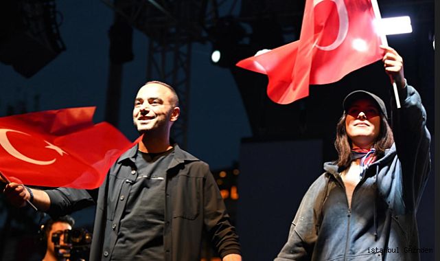 GAZİOSMANPAŞA’DA TARİHİ 19 MAYIS GECESİ: MEYDAN DOLDU TAŞTI, BİNLERCE GENÇ SAGOPA KAJMER KONSERİNDE BULUŞTU...