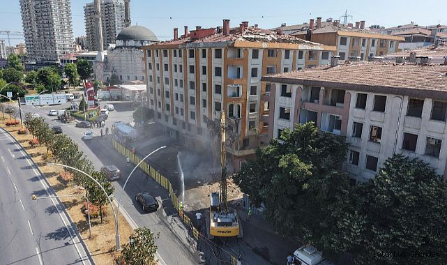 YENİ İMAR PLANLARI DÖNÜŞÜMÜN ÖNÜNÜ AÇTI: MEVLANA’NIN ARDINDAN ALBAYRAK SİTESİ’NDE DE YIKIM BAŞLADI...