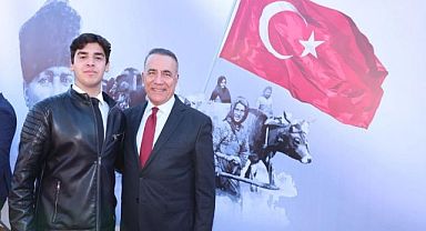 Sultangazi Belediye Başkanı Abdurrahman Dursun, 30 Ağustos Zafer Bayramı dolayısıyla bir mesaj yayınladı...