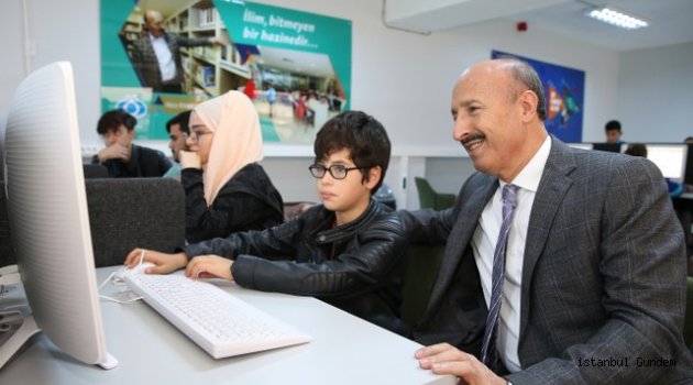 Başkan Altunay E-Kütüphane Sultangazililerin Hizmetinde