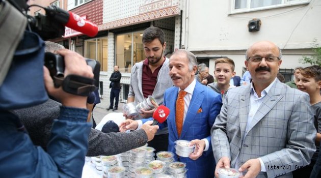 Başkan Aydıner Aşure Dağıtımında Vatandaşlar’ la Buluştu