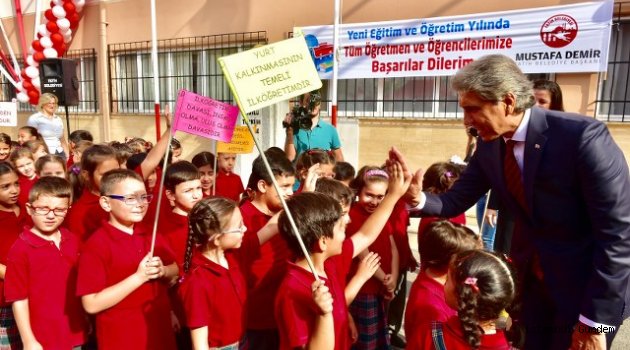 Başkan Demir’ den Öğrencilere Kırtasiye Yardımı