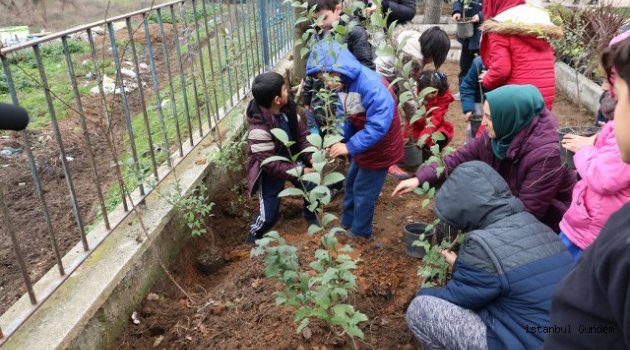 Eyüpsultan'ın Çocukları Çiçek Ve Fidan Dikti