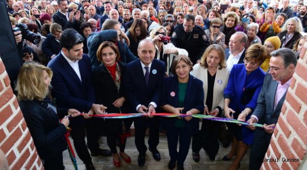 Selvi Kılıçtaroğlu Kadıköy' de
