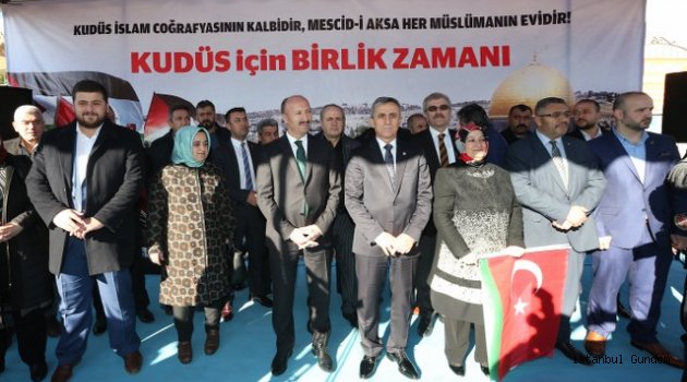 Sultangazi'de Binlerce Kişinin Katıldığı Protesto Gösterisinde ABD Kınandı