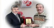 Erol Eftekin Başarısını Aldığı Plaket İle Taçlandırdı
