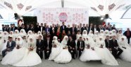 Bağcılar'da 27 çift, toplu düğün şöleniyle dünya evine girdi