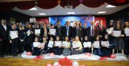 Başkan Aydıner Karne Dağıttı