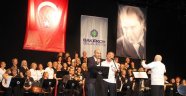 BAŞKAN KERİMOĞLU; MEBUS OLDU, ŞARKI SÖYLEDİ