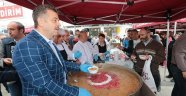 Başkan Usta Aşure Dağıtımında Halk İle Buluştu