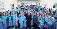 Bayrampaşa’ da Öğrenciler İle Başkan Aydıner’ i Sevgi İle Kucakladılar