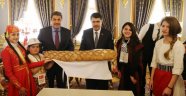 İstanbul Valisi Şahin’ e Barış Ekmeği İkram Edildi